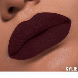 Kyle Jenner lip kit “Leo”